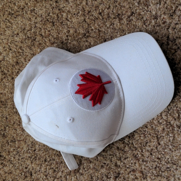 Canadian Golf Hat - Picture 1 of 4